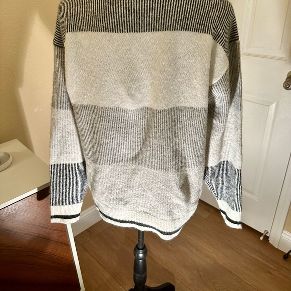 Liz Claiborne Womens Turtleneck Long Sleeve Striped Pullover Sweater - Picture 3 of 7